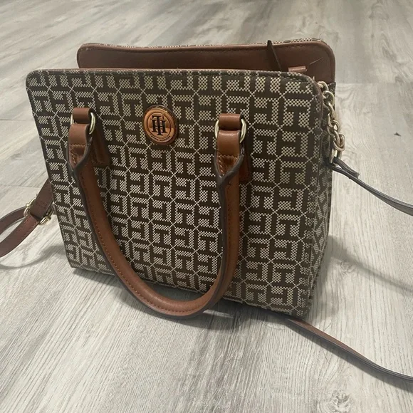 tommy hilfiger purse